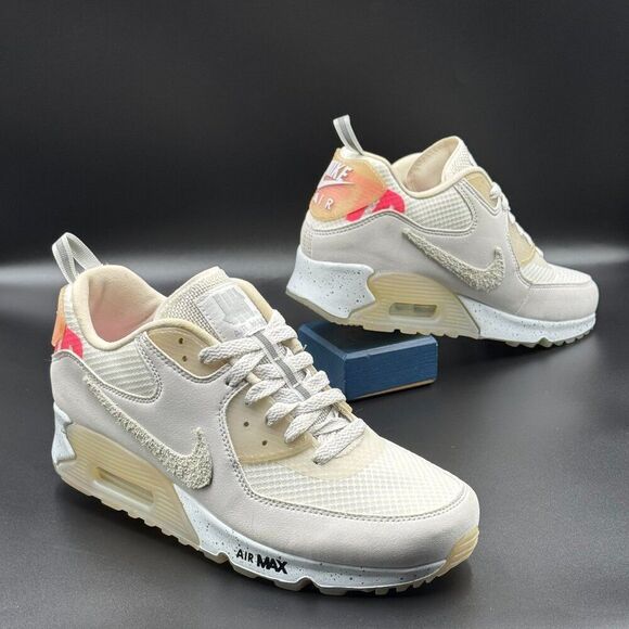 Nike x Undefeated Air Max 90 Platinum Tint - Picture 6 of 13